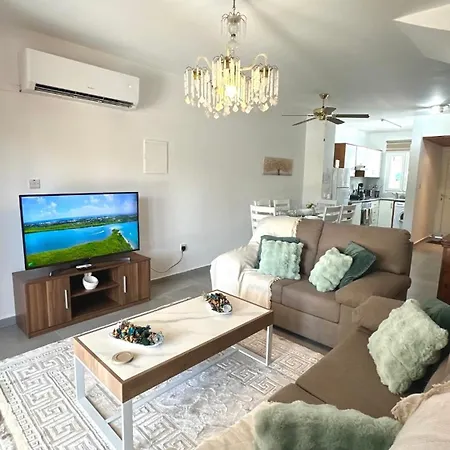 2-bedroom Townhouse With Pool In Пафос