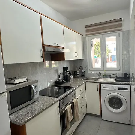 2-bedroom Townhouse With Pool In *