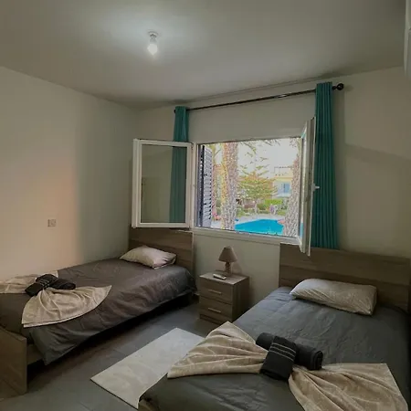 Feriehus 2-bedroom Townhouse With Pool In *