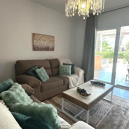 Feriehus 2-bedroom Townhouse With Pool In *