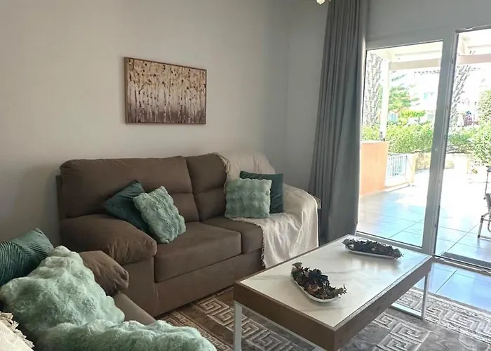 Prázdninový dům 2-bedroom Townhouse With Pool In *